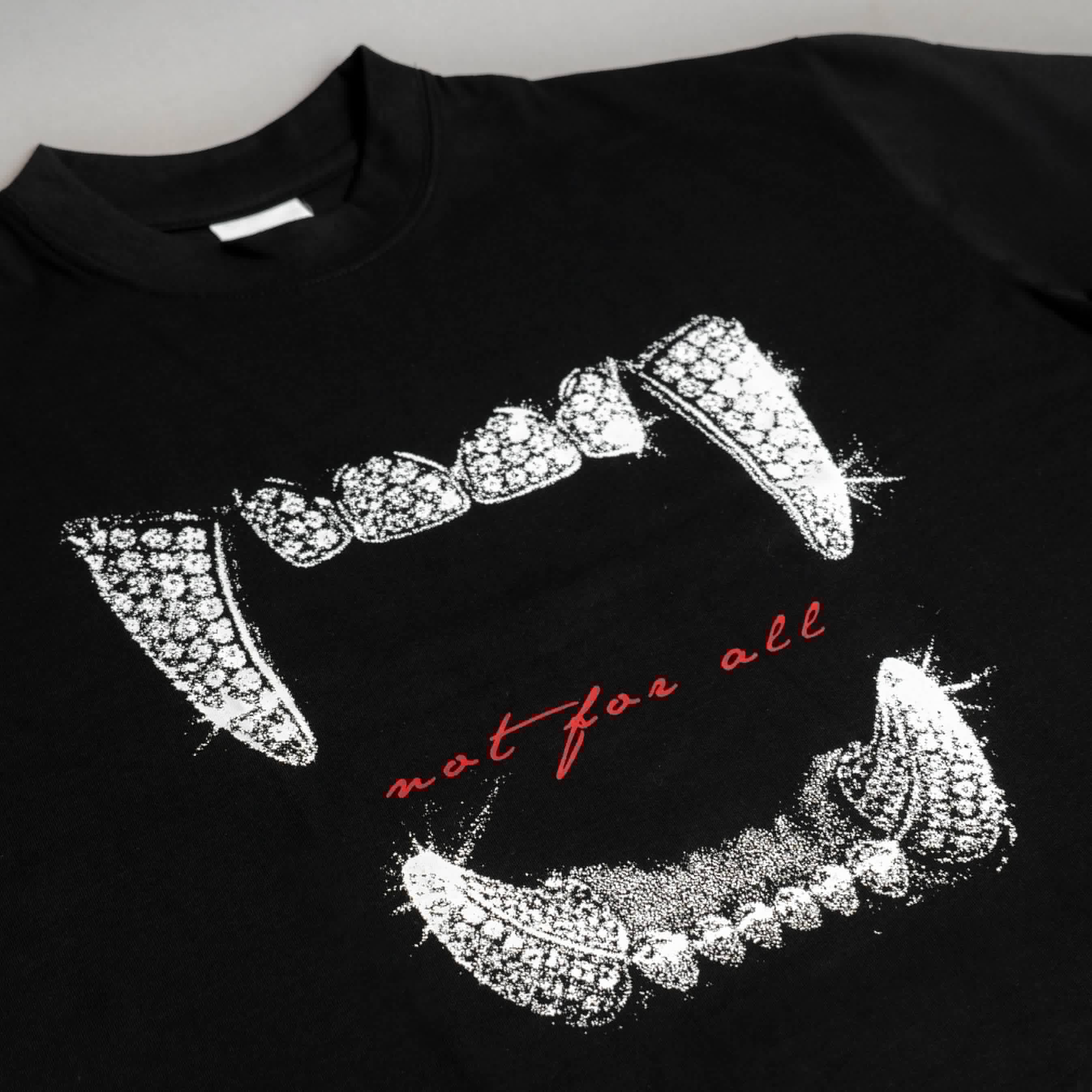 "BLOOD LINE" TEE IN OBSIDIAN BLACK