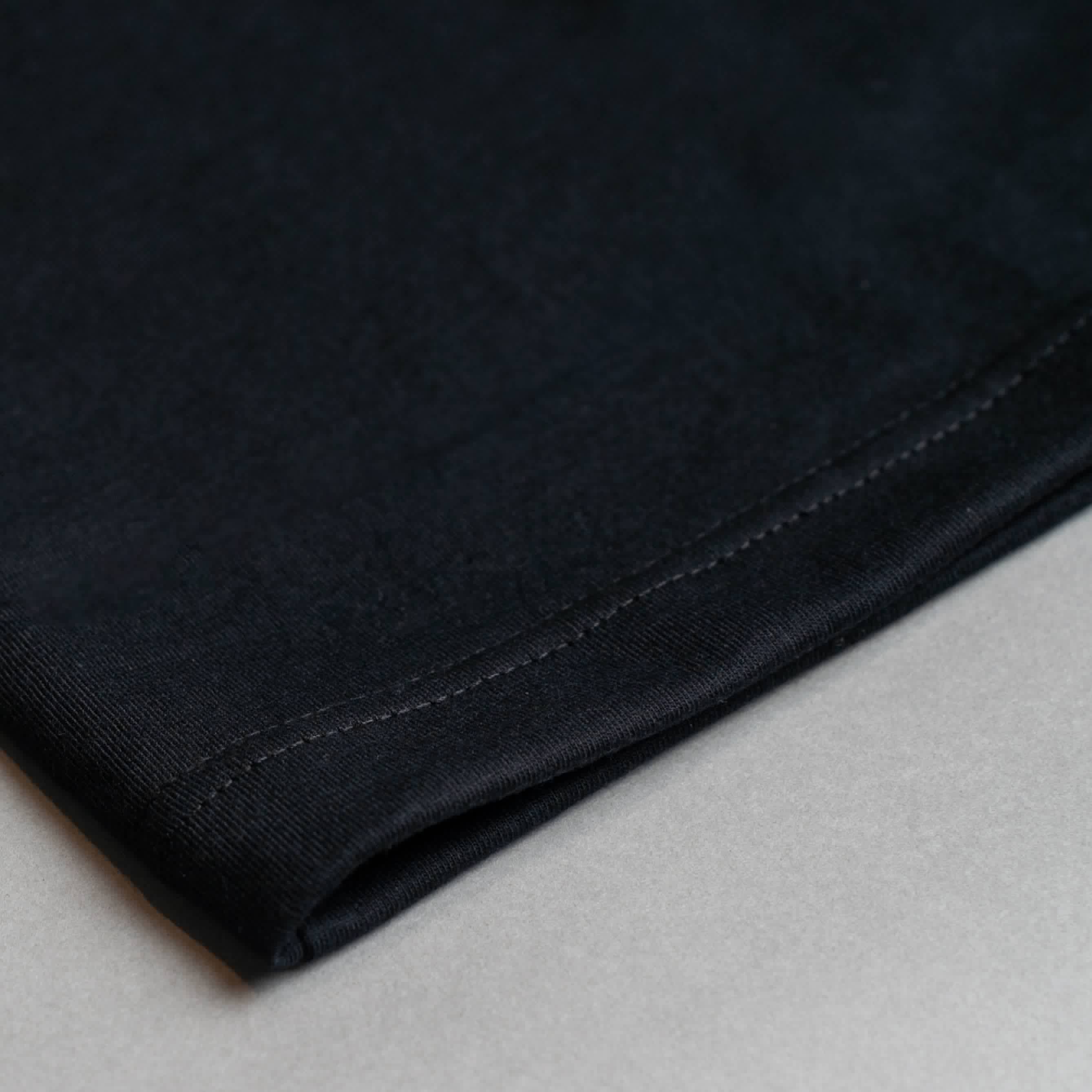 "BLOOD LINE" TEE IN OBSIDIAN BLACK
