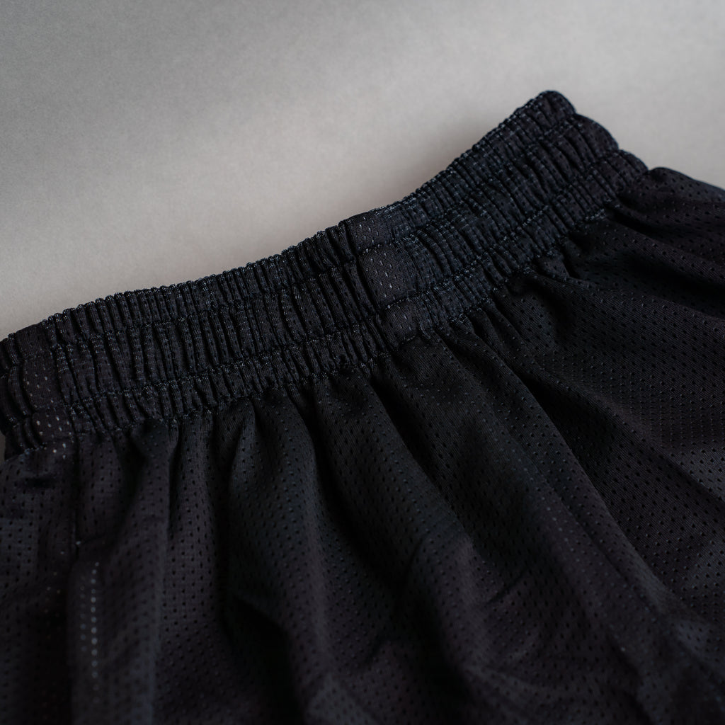 SIGNATURE MESH SHORTS IN OBSIDIAN BLACK