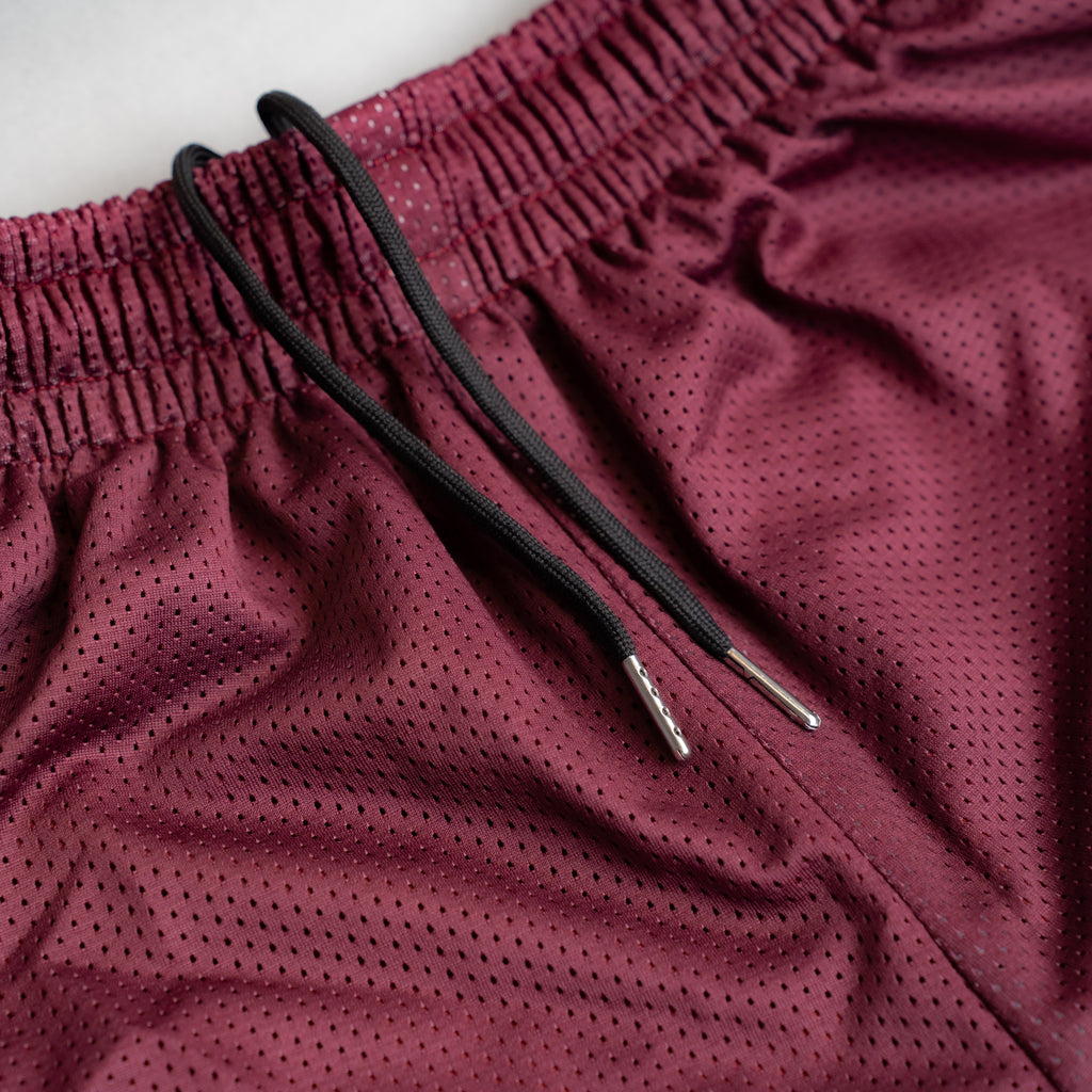 SIGNATURE MESH SHORTS IN BORDEAUX