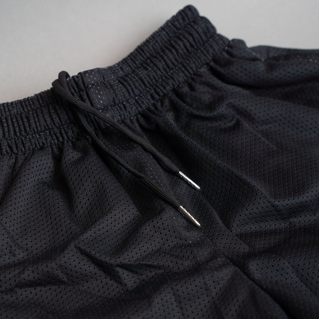SIGNATURE MESH SHORTS IN OBSIDIAN BLACK