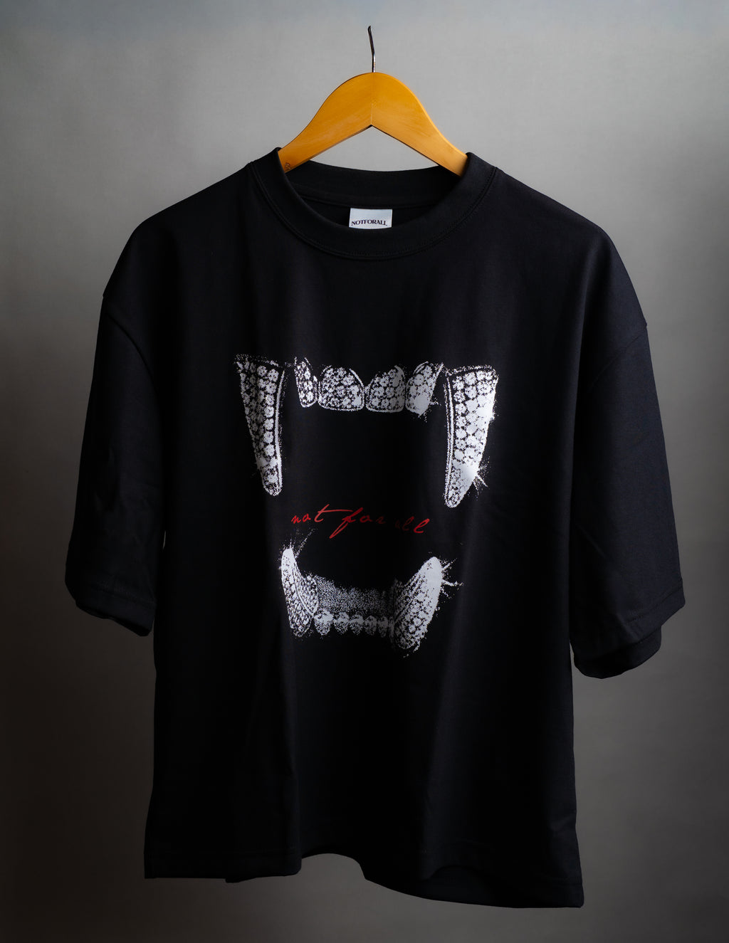 "BLOOD LINE" TEE IN OBSIDIAN BLACK