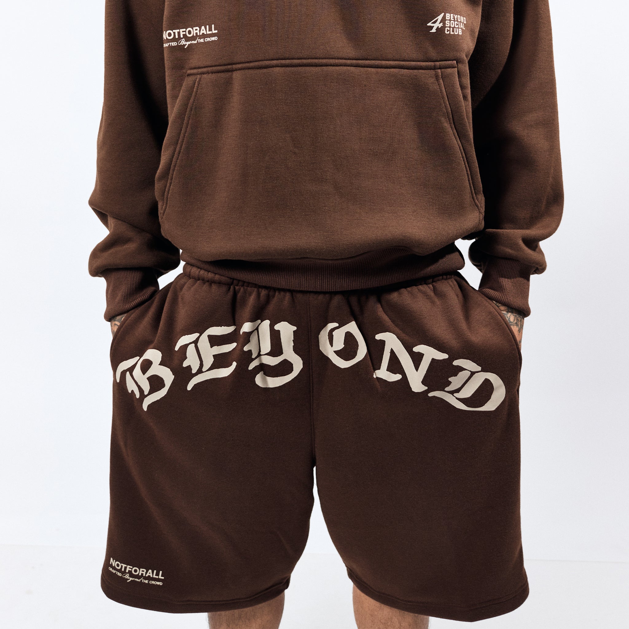 SIGNATURE SWEATSHORTS IN MOCHA
