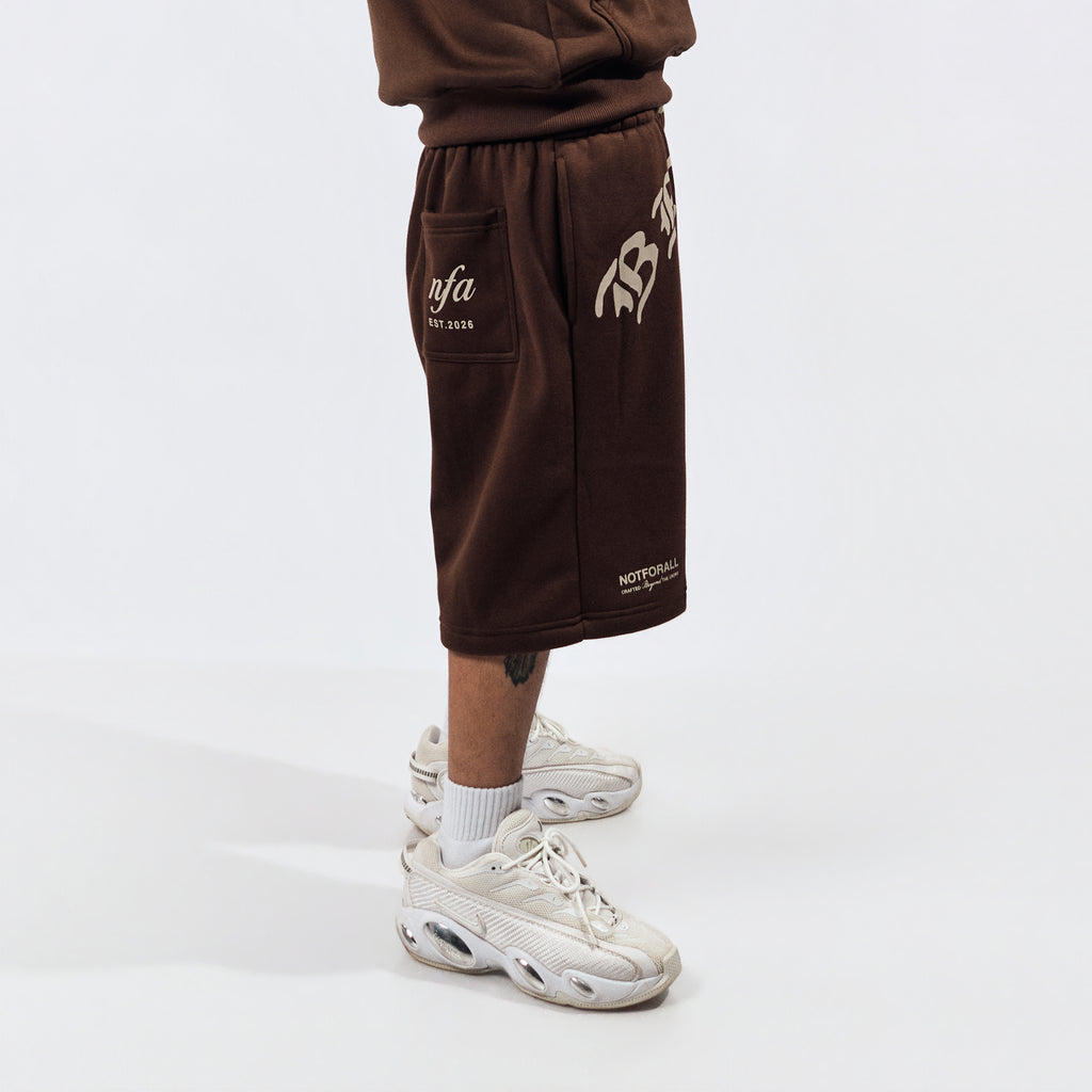 SIGNATURE SWEATSHORTS IN MOCHA