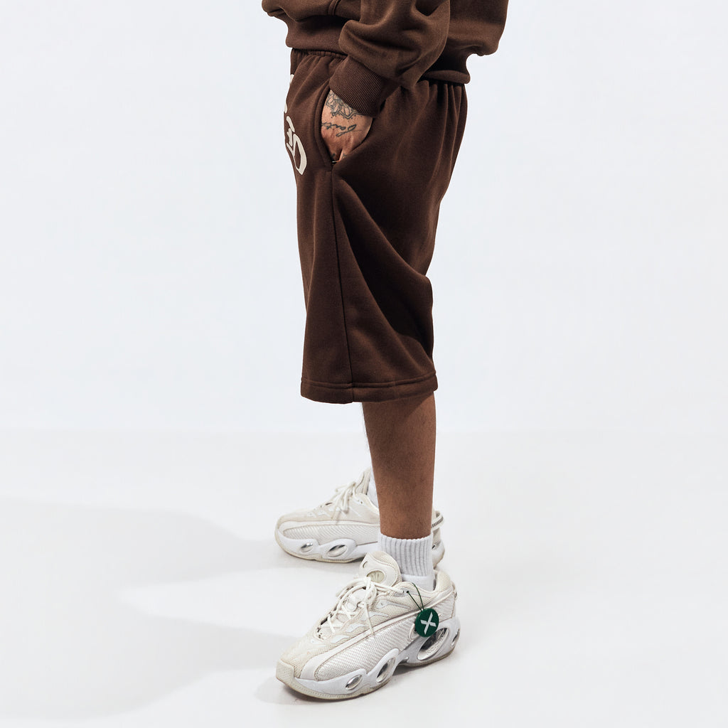 SIGNATURE SWEATSHORTS IN MOCHA