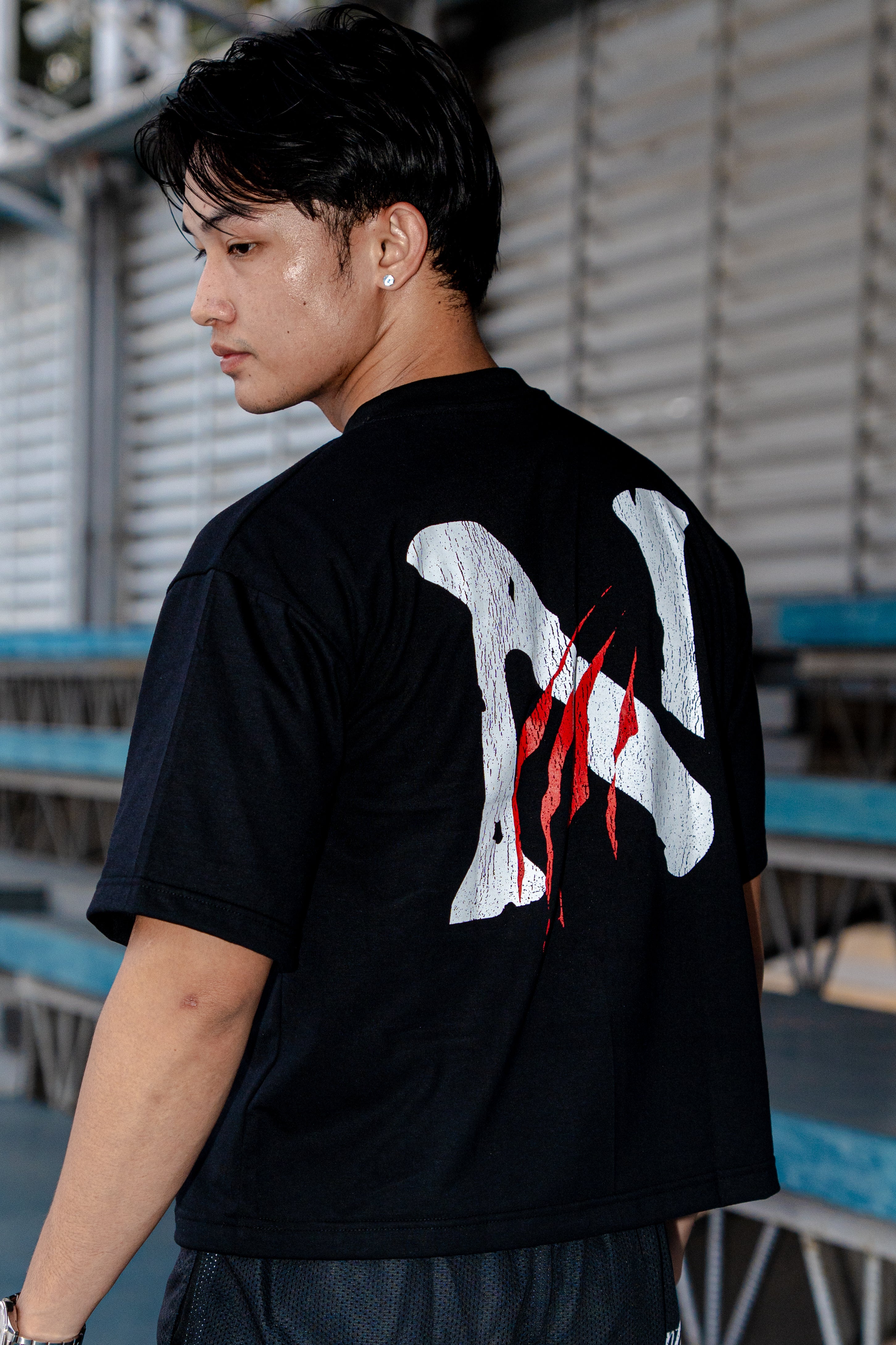 "BLOOD LINE" TEE IN OBSIDIAN BLACK