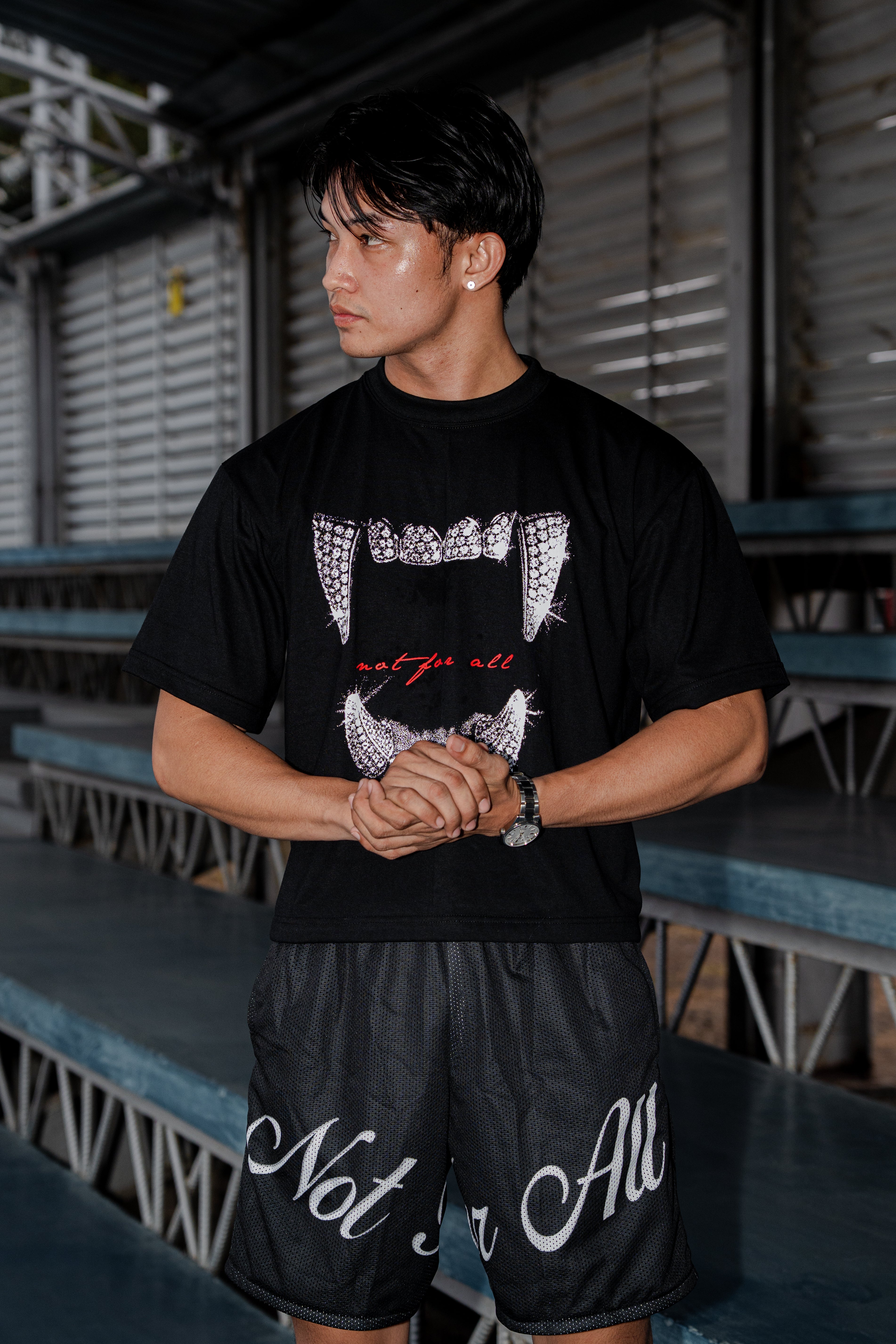 "BLOOD LINE" TEE IN OBSIDIAN BLACK