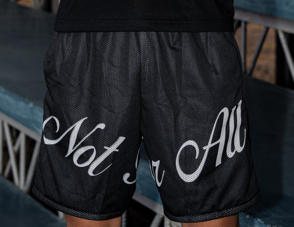 SIGNATURE MESH SHORTS IN OBSIDIAN BLACK