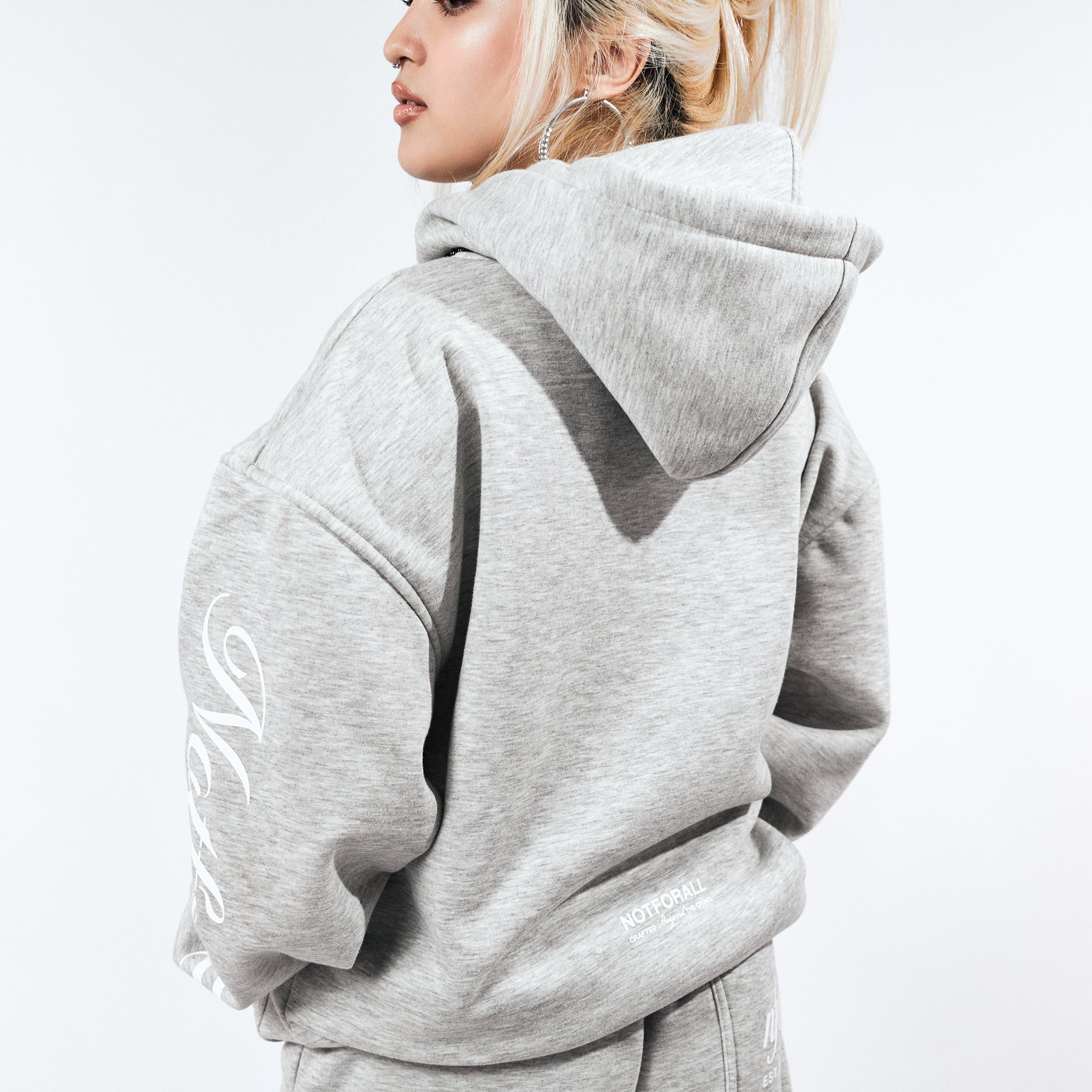 CLASSIC HOODIE IN GREY