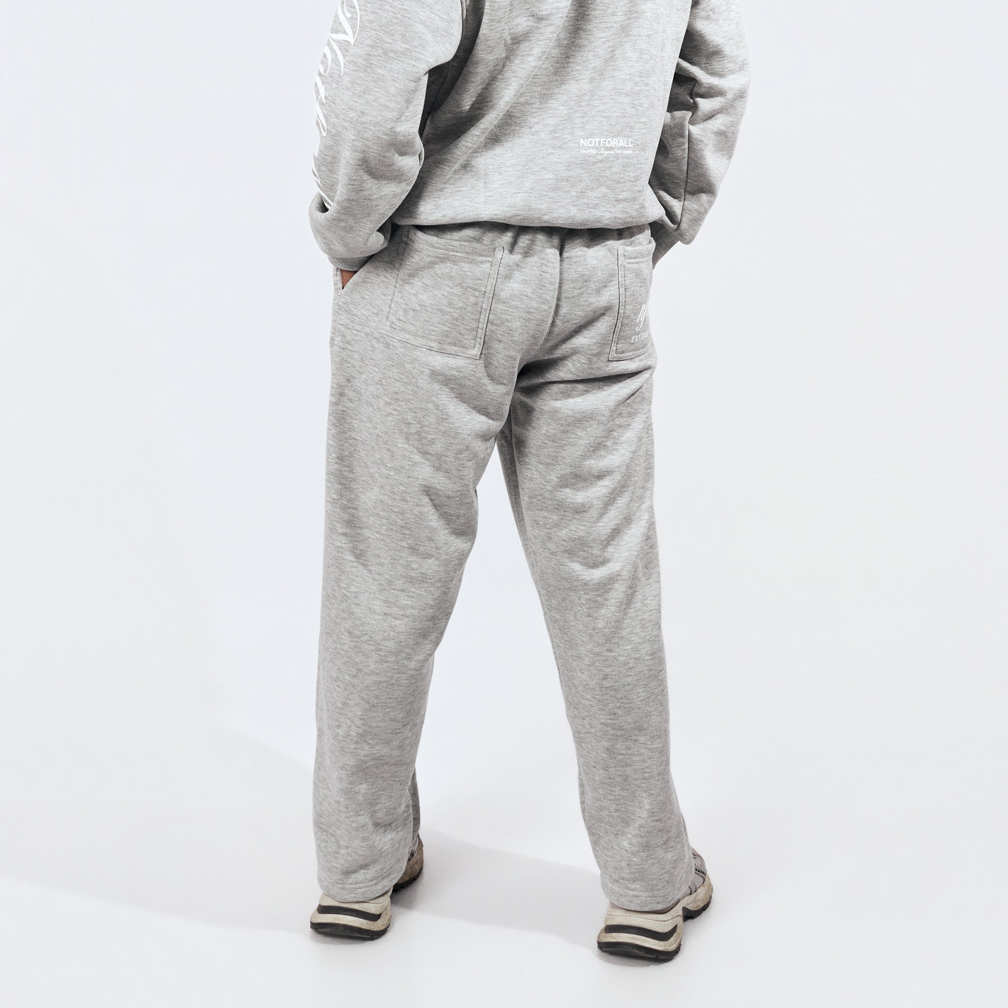 CLASSIC SWEATPANTS IN GREY