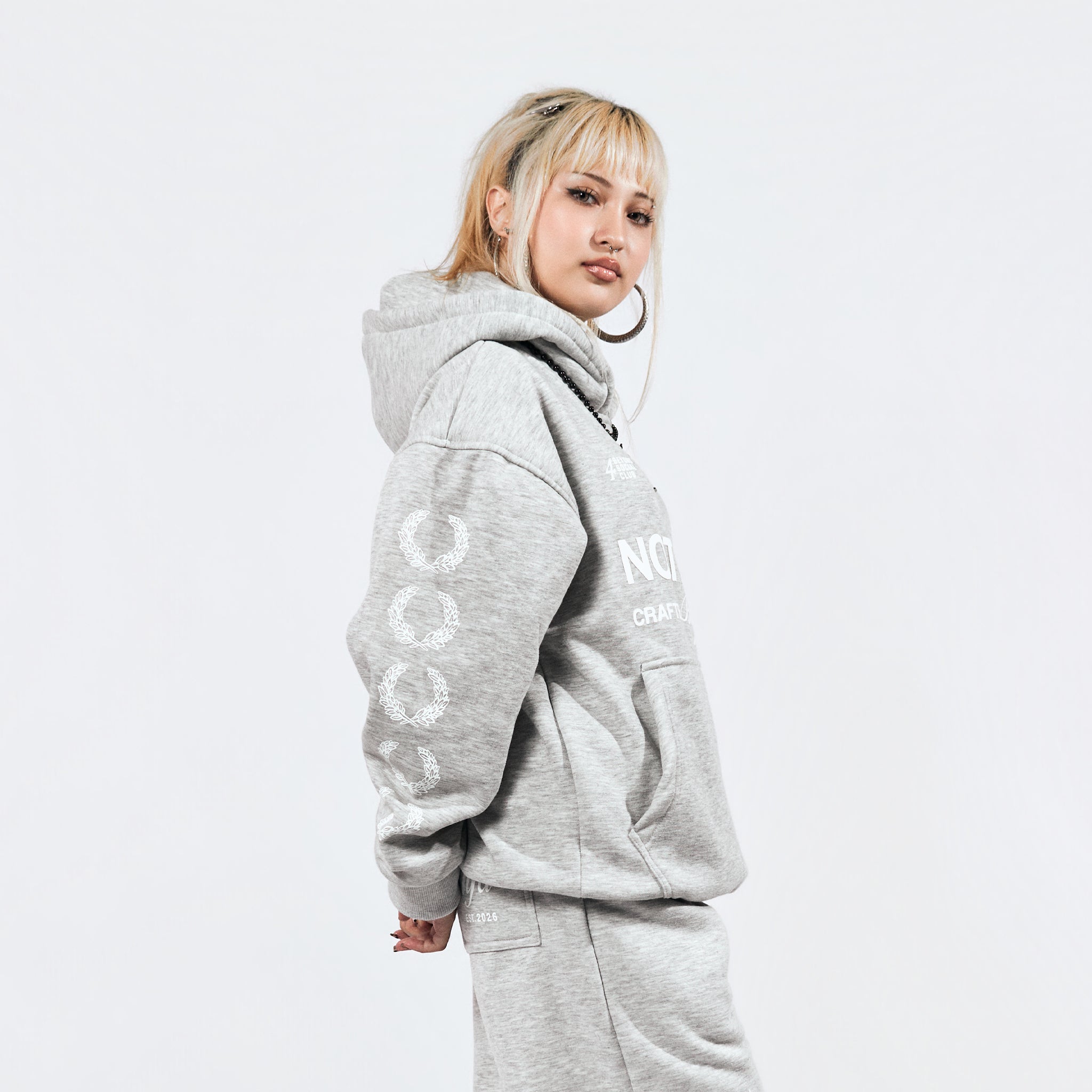 CLASSIC HOODIE IN GREY