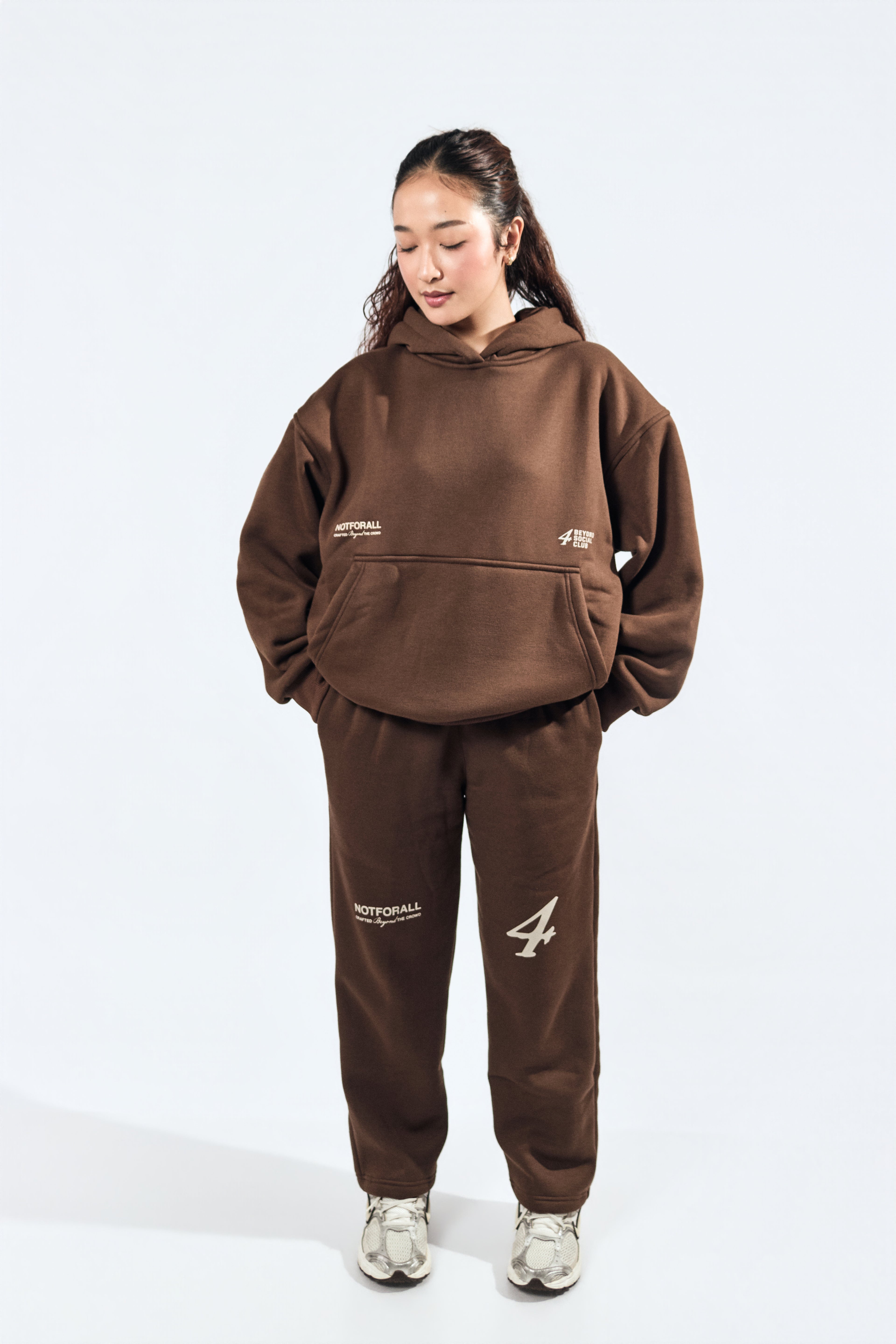 SIGNATURE HOODIE IN MOCHA