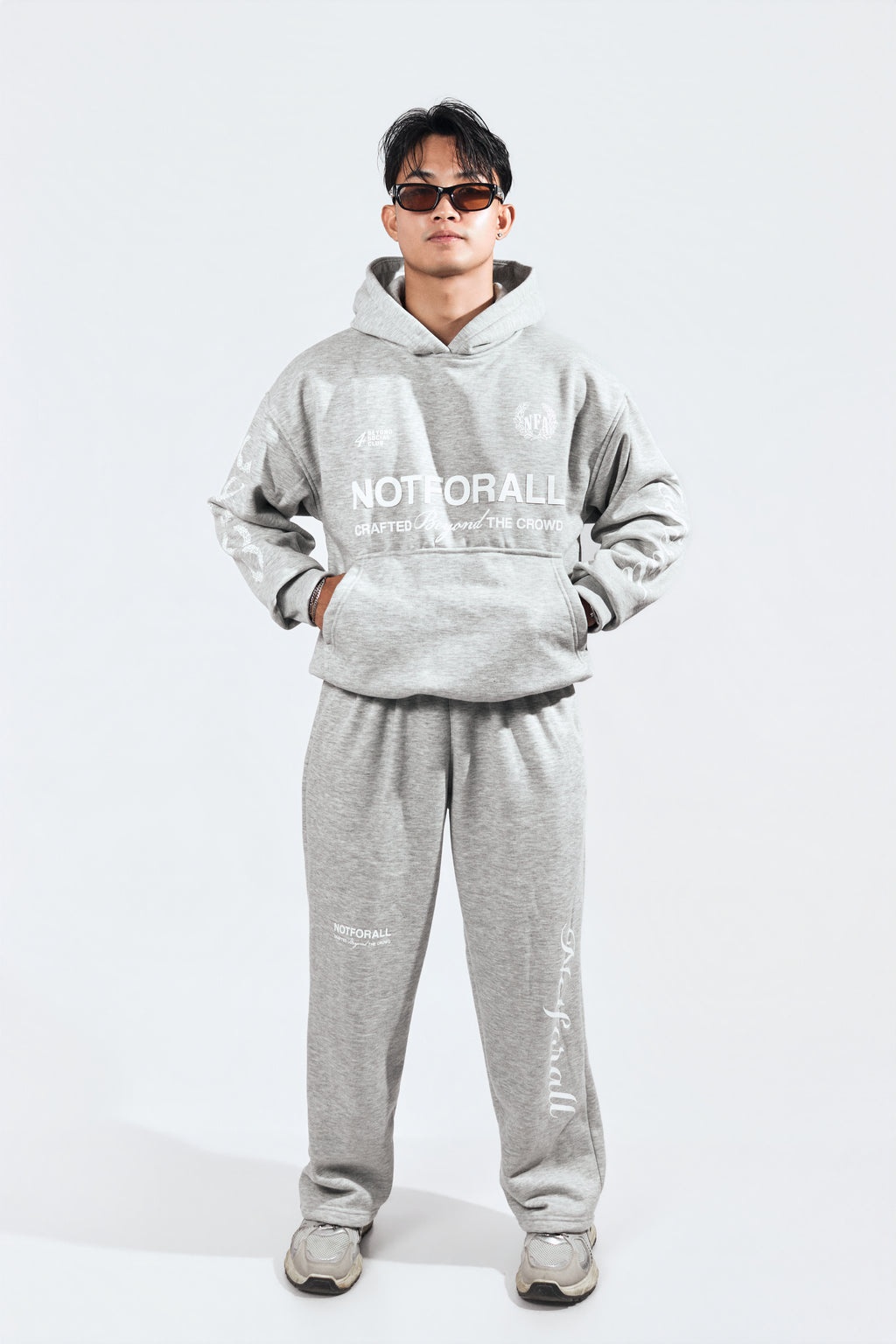 CLASSIC SWEATPANTS IN GREY