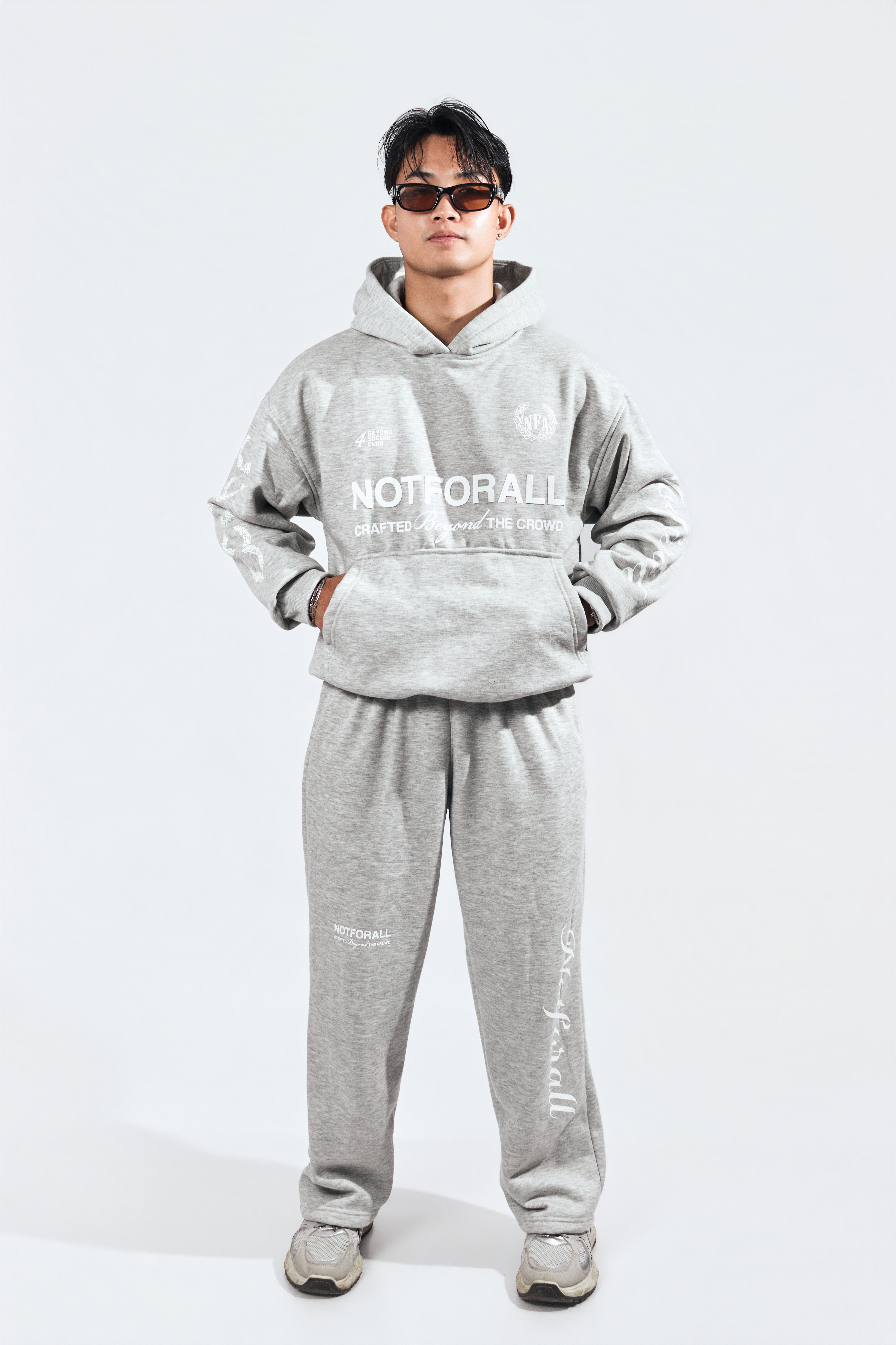 CLASSIC SWEATPANTS IN GREY