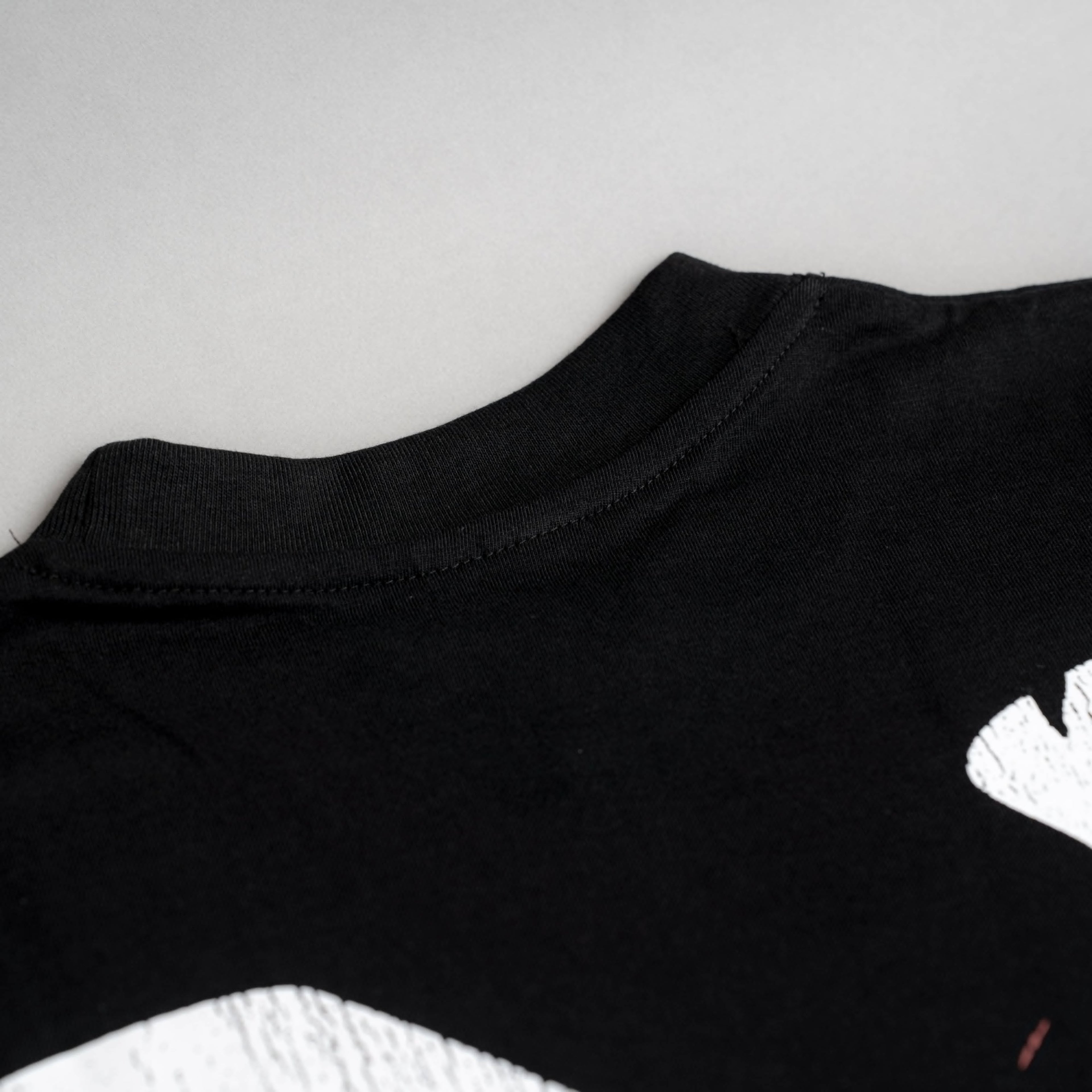"BLOOD LINE" TEE IN OBSIDIAN BLACK