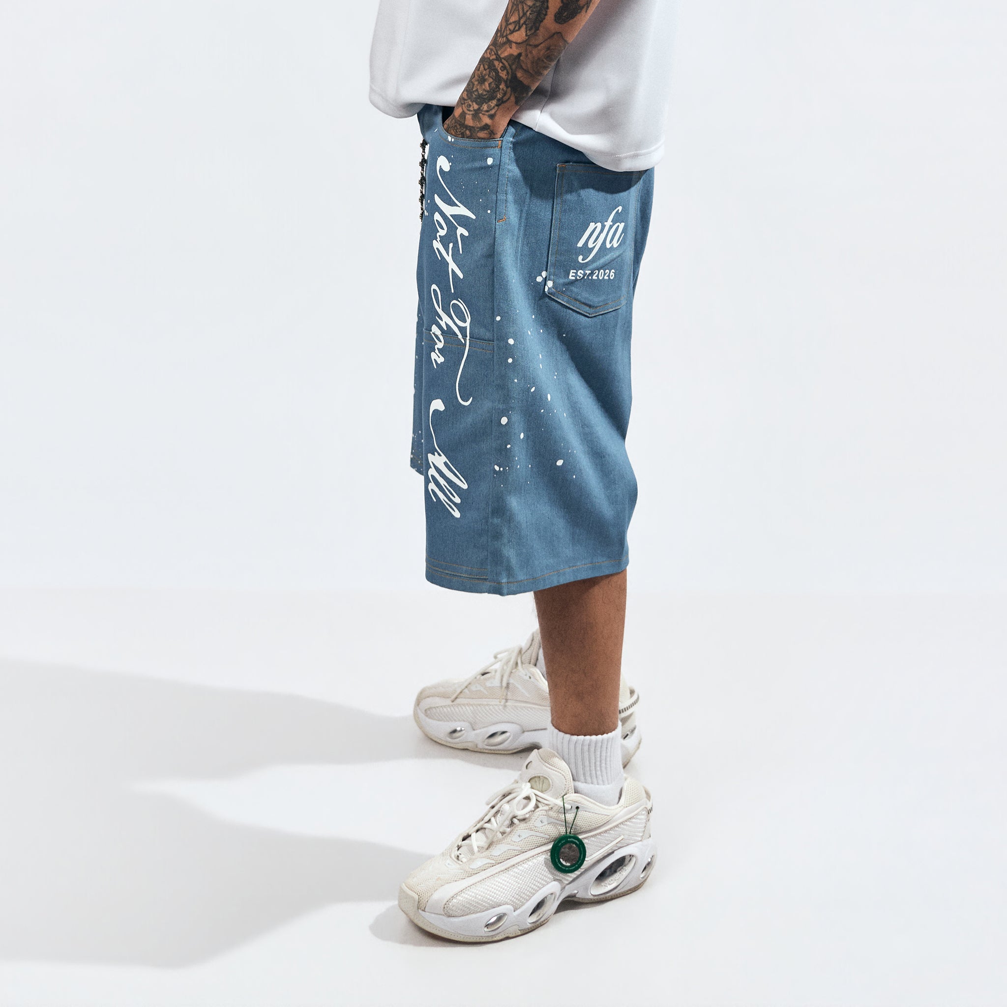 DENIM JORTS IN WASHED BLUE